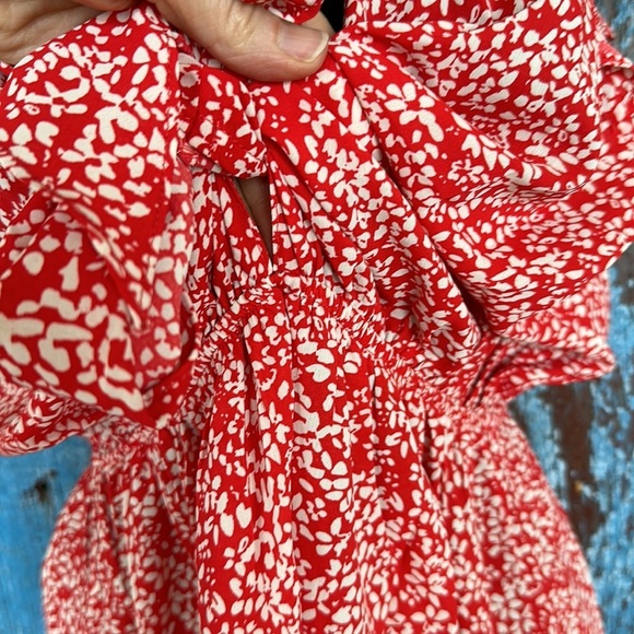 Aakaa Red Floral Romper Shorts Size Medium - Picture 3 of 7